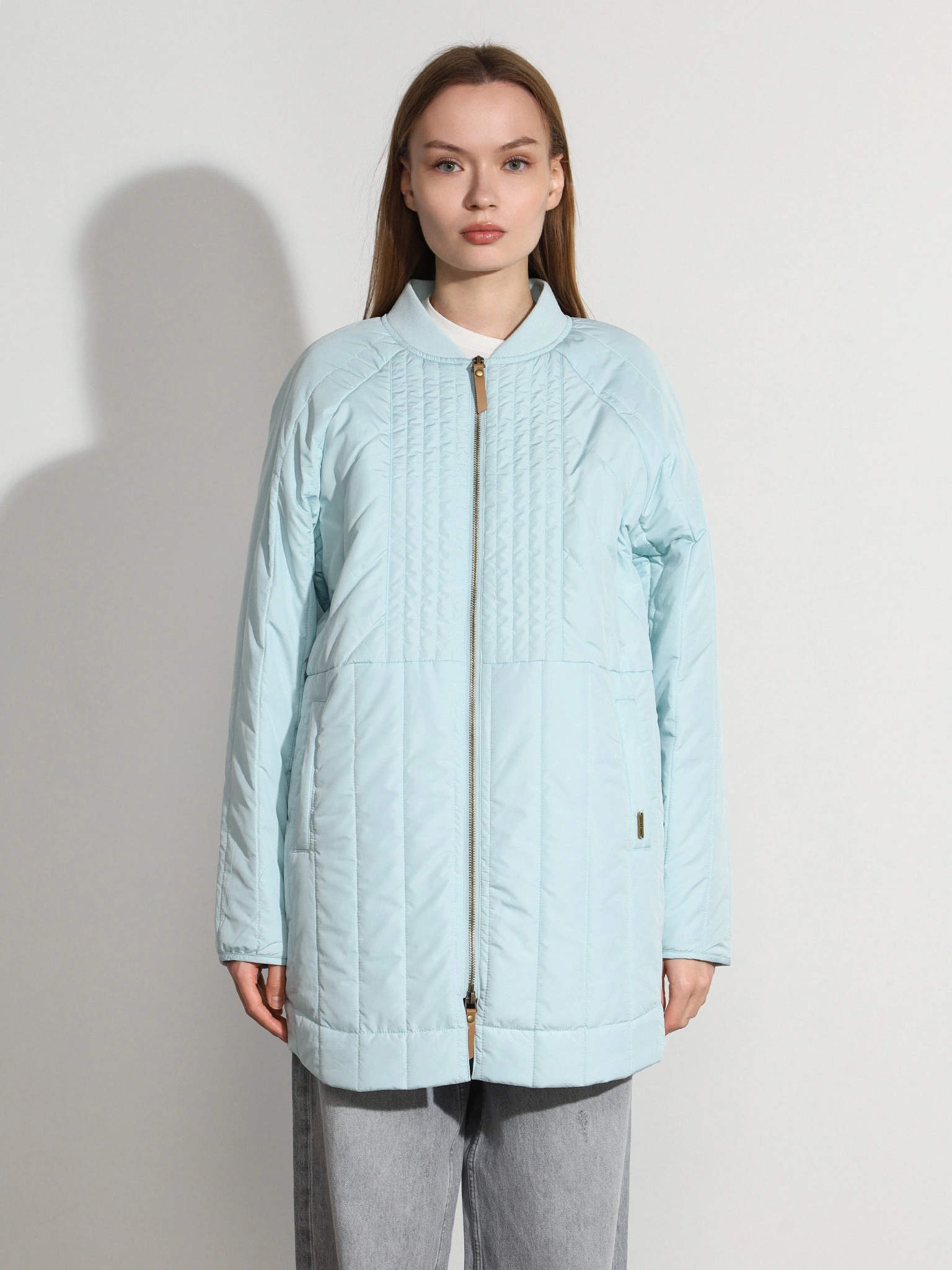 Пальто голубого цвета прямого кроя